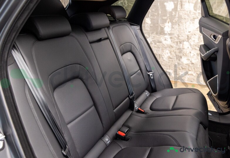 Jaguar F-Pace Синий