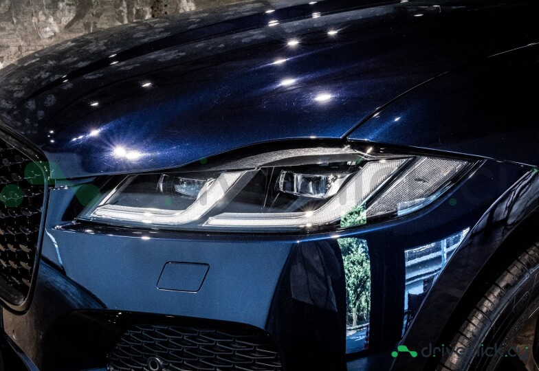 Jaguar F-Pace Синий