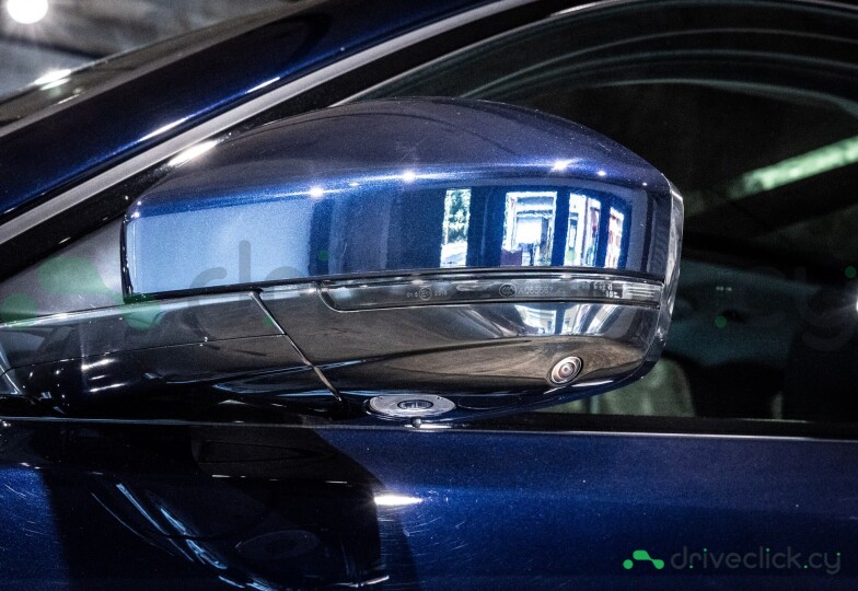 Jaguar F-Pace Синий