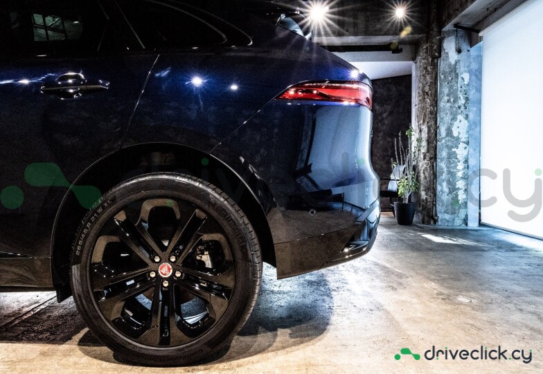 Jaguar F-Pace Синий
