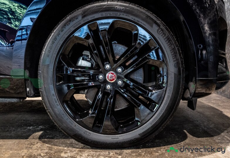 Jaguar F-Pace Синий