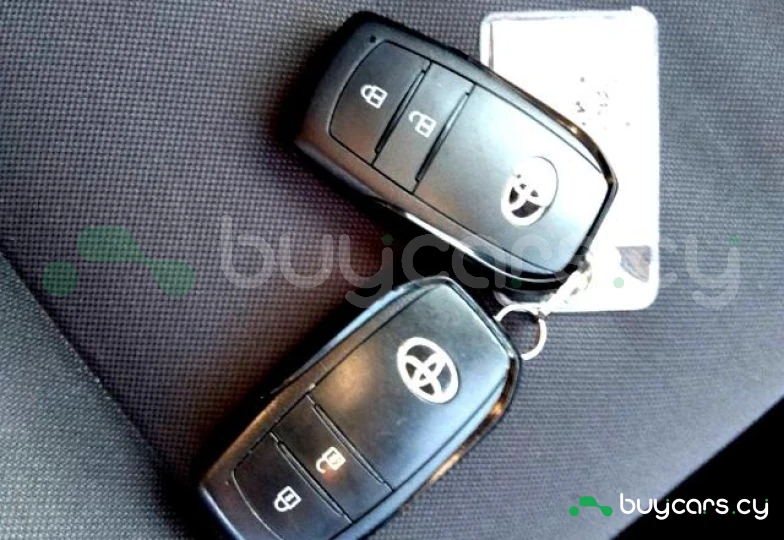 Toyota Aqua Серый