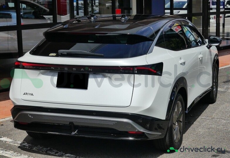 Nissan Ariya White