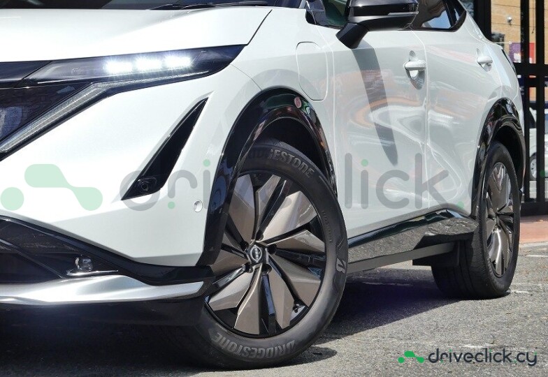 Nissan Ariya White