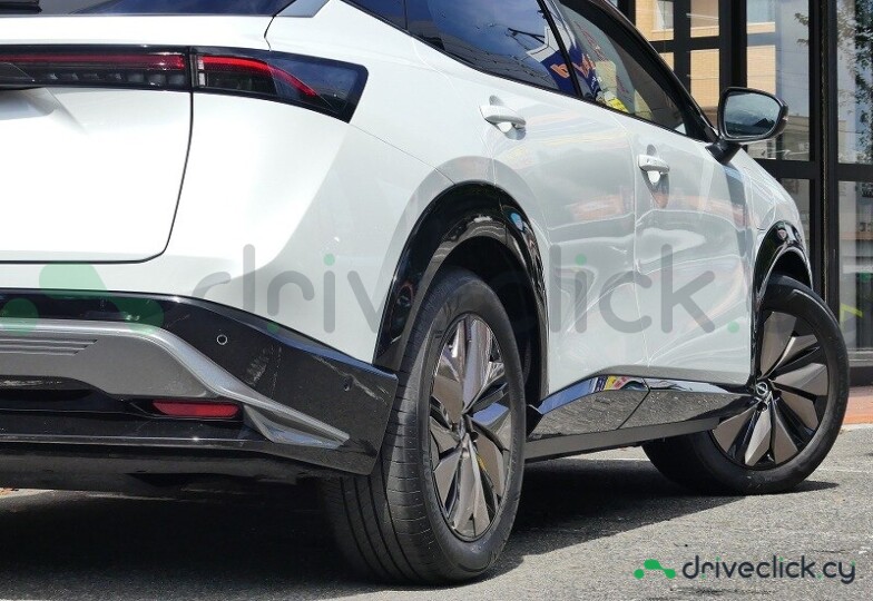 Nissan Ariya White