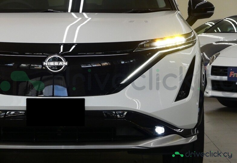 Nissan Ariya White