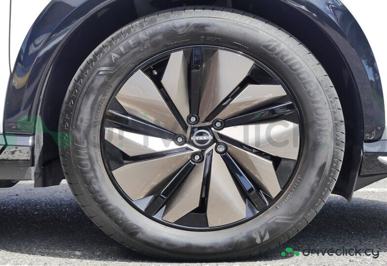 Nissan Ariya White