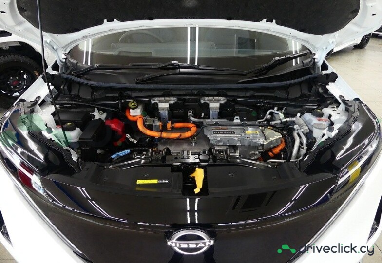 Nissan Ariya White