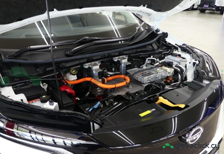 Nissan Ariya White