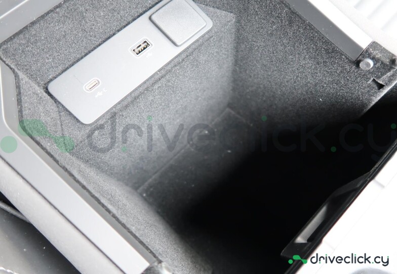 Land Rover Discovery Sport White