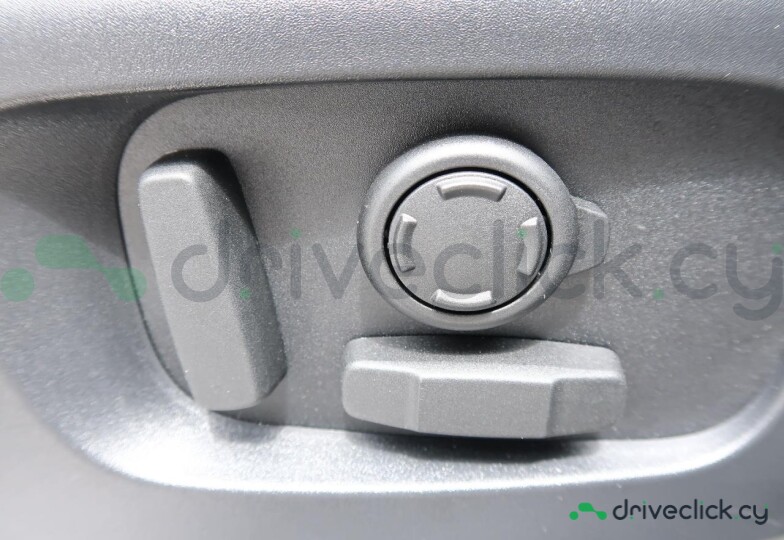Land Rover Discovery Sport White