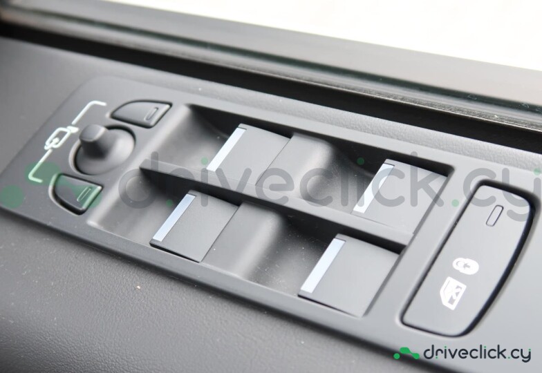 Land Rover Discovery Sport White