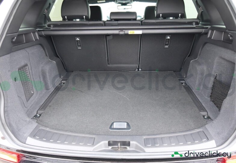 Land Rover Discovery Sport White