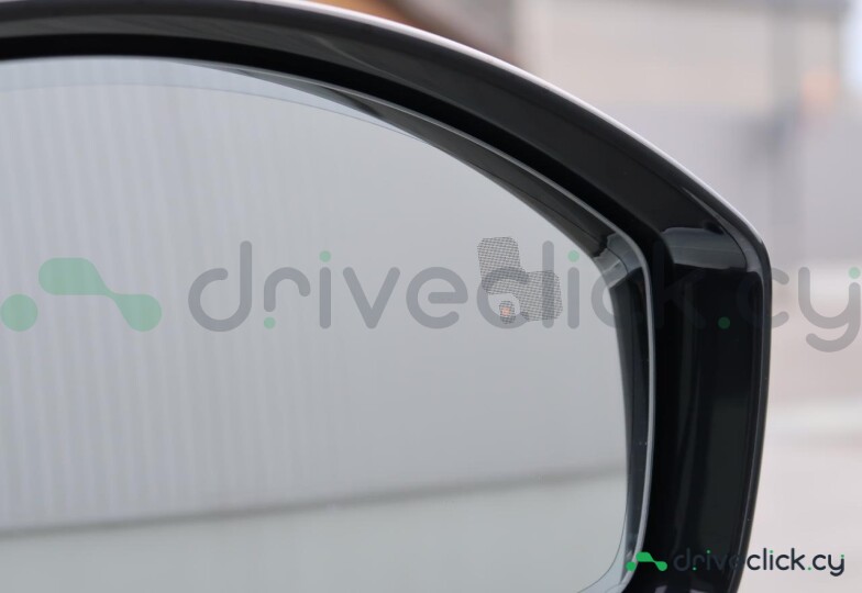 Land Rover Discovery Sport White