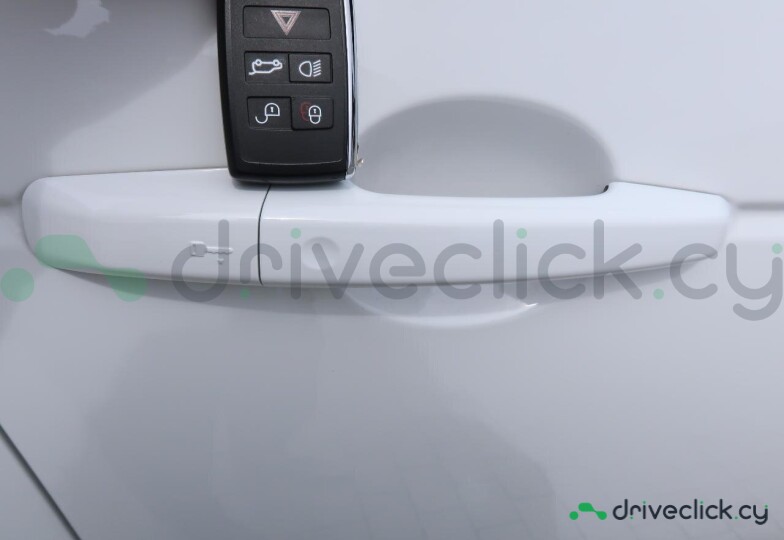 Land Rover Discovery Sport White