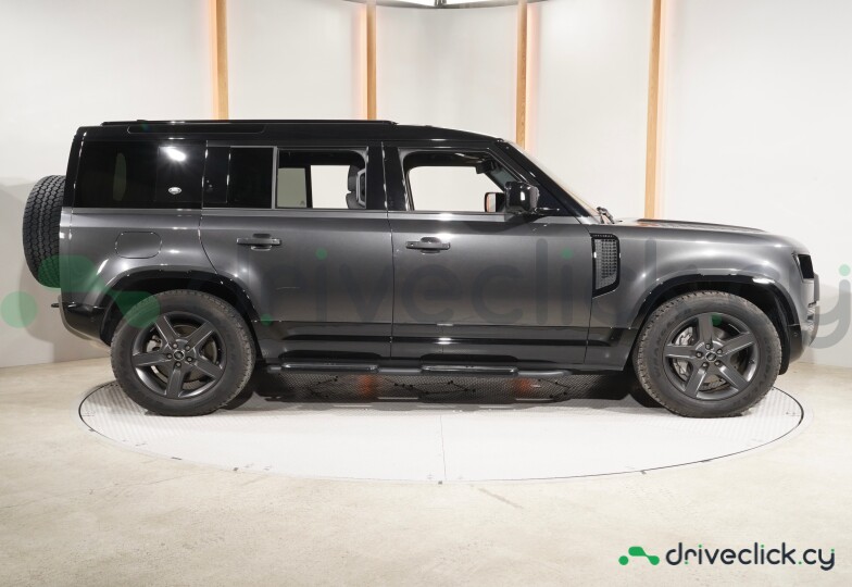 Land Rover Defender Black