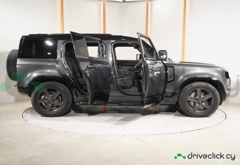 Land Rover Defender Black