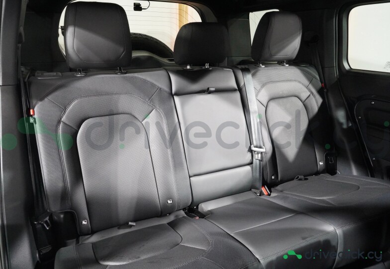 Land Rover Defender Black