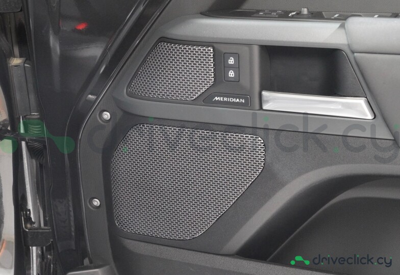 Land Rover Defender Black