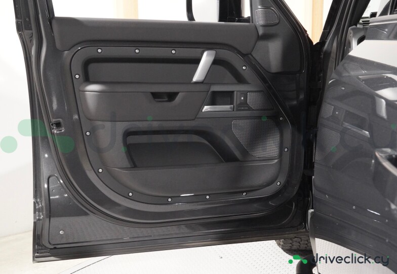 Land Rover Defender Black