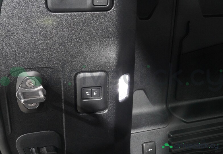 Land Rover Defender Black