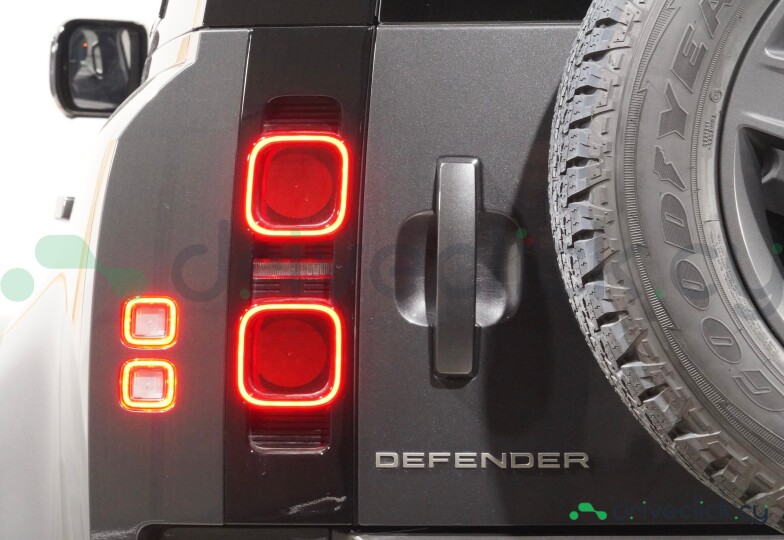 Land Rover Defender Black