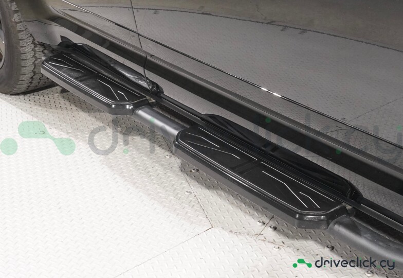 Land Rover Defender Black