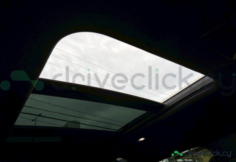 Land Rover Defender Black