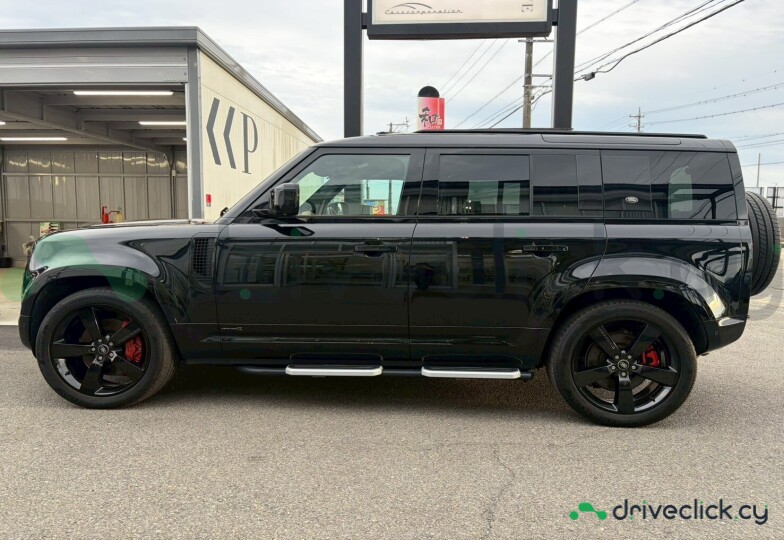 Land Rover Defender Black