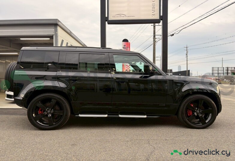 Land Rover Defender Black