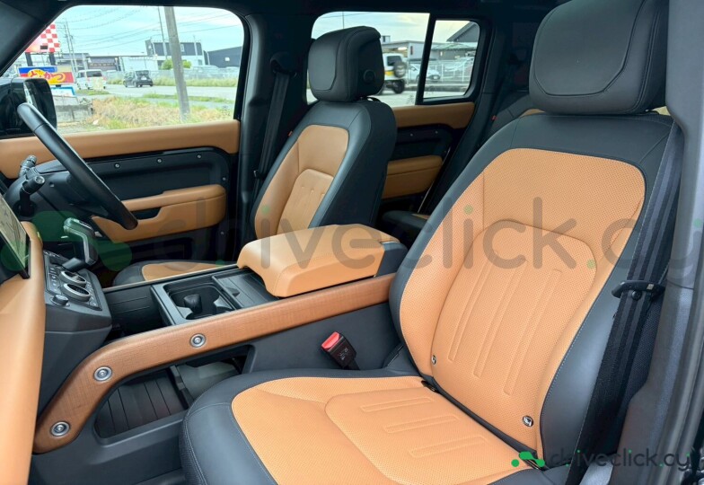 Land Rover Defender Black