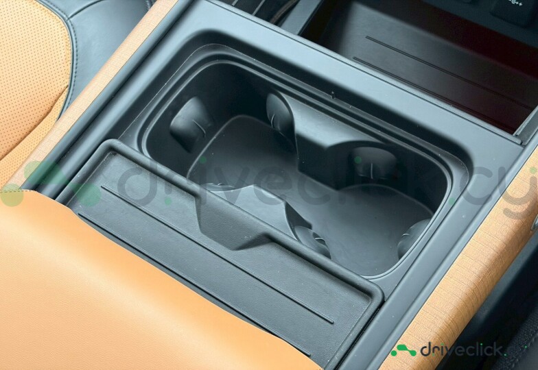 Land Rover Defender Black