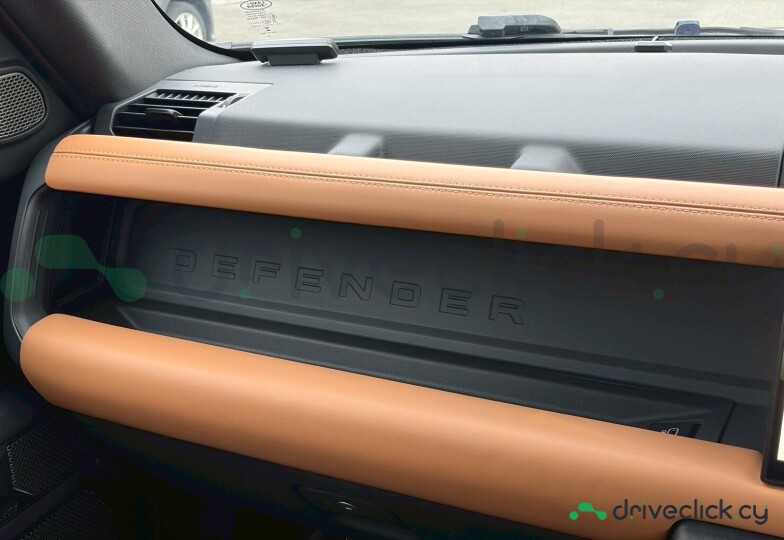 Land Rover Defender Black