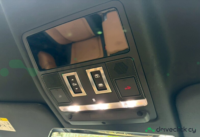 Land Rover Defender Black