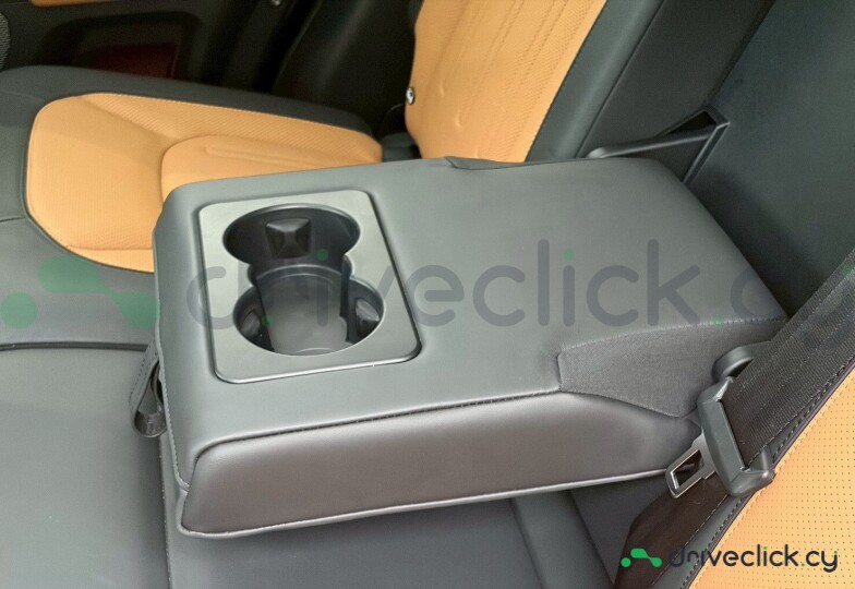 Land Rover Defender Black