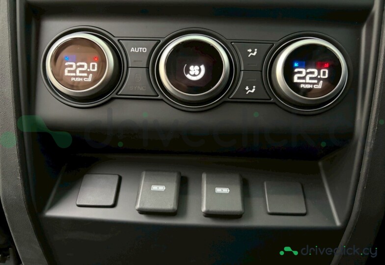 Land Rover Defender Black