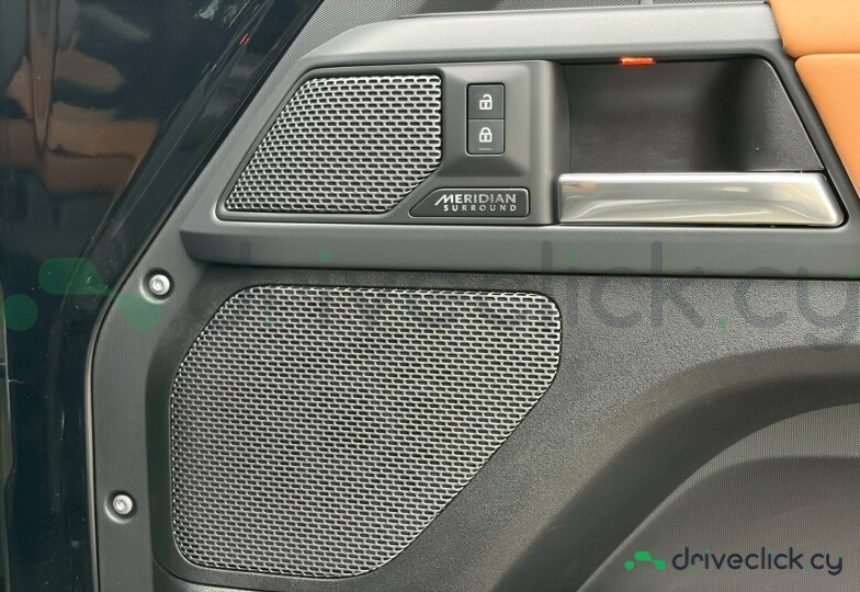 Land Rover Defender Black