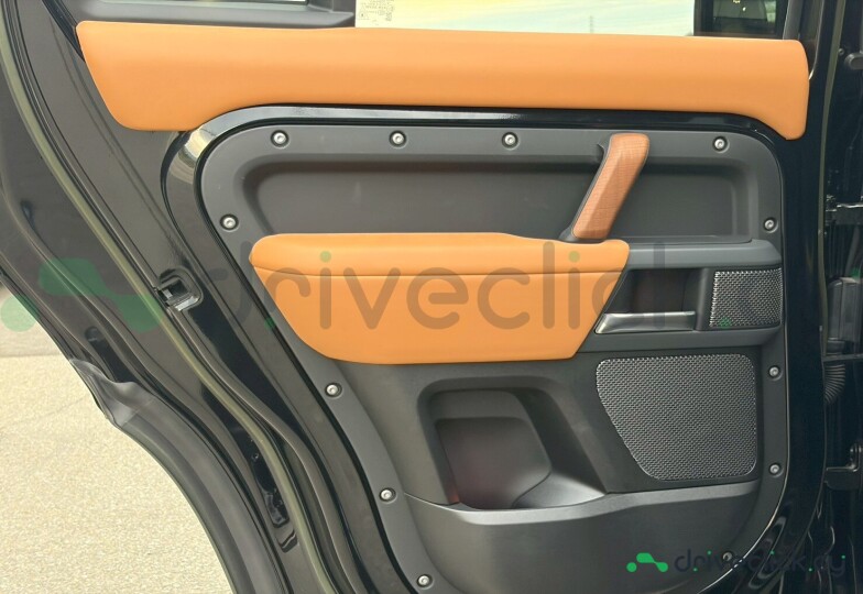 Land Rover Defender Black