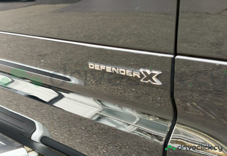 Land Rover Defender Black