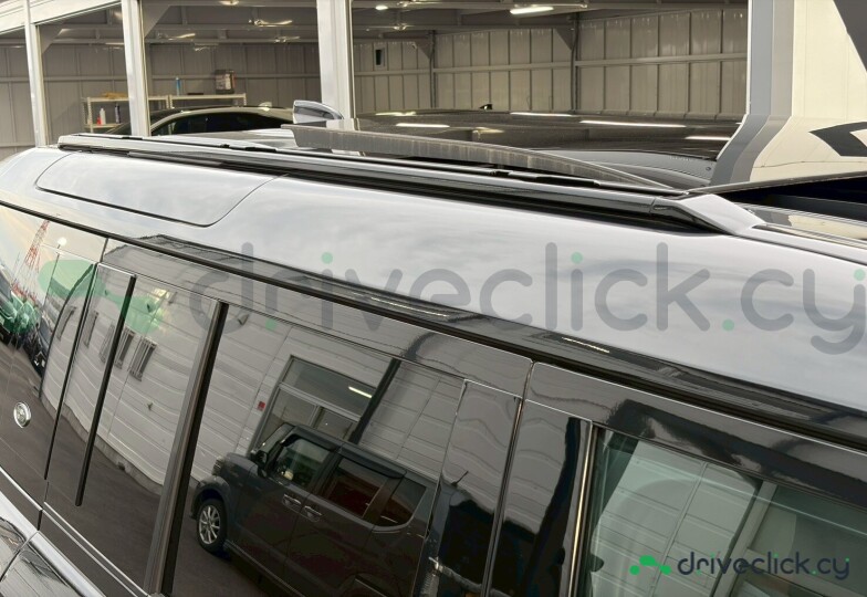 Land Rover Defender Black