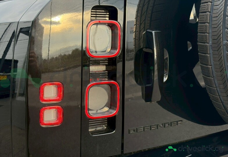 Land Rover Defender Black