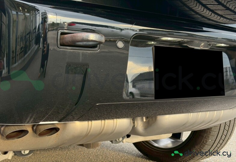 Land Rover Defender Black