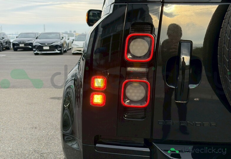 Land Rover Defender Black