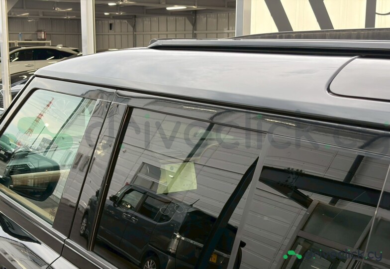 Land Rover Defender Black