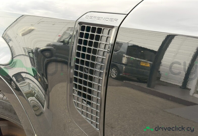 Land Rover Defender Black