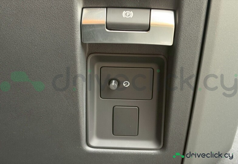 Land Rover Defender Black