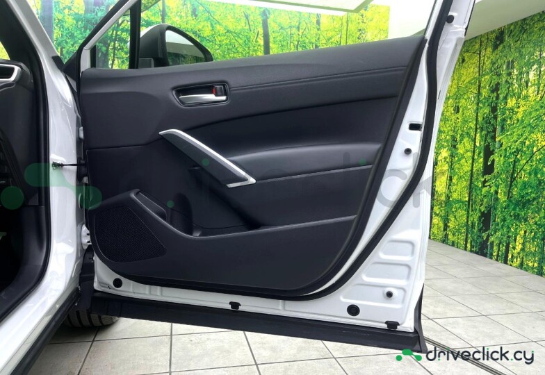 Toyota Corolla Cross White