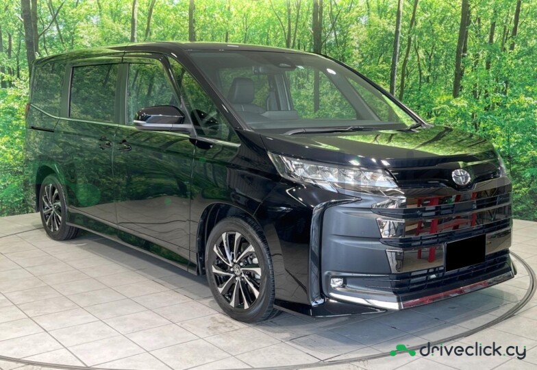 Toyota Noah Black