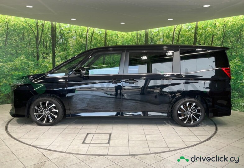 Toyota Noah Black