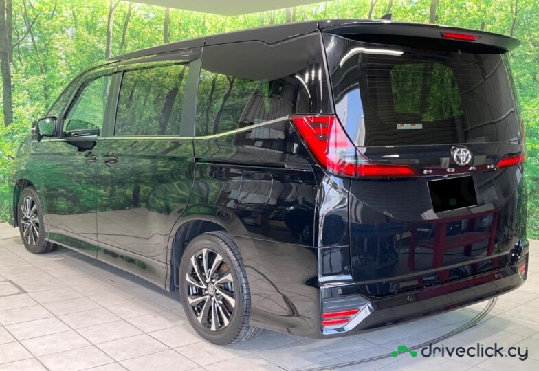 Toyota Noah Black